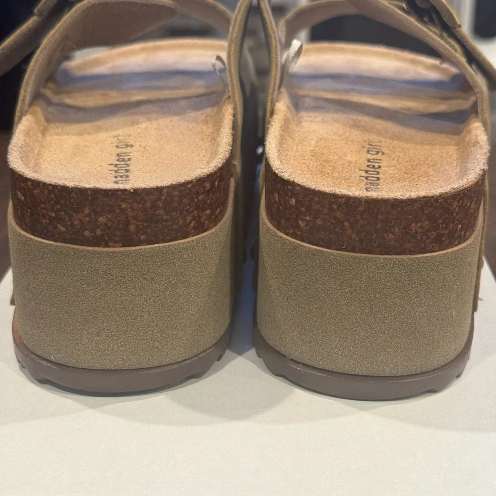 Madden Girl Babes Flatform Sandal (NWOT)